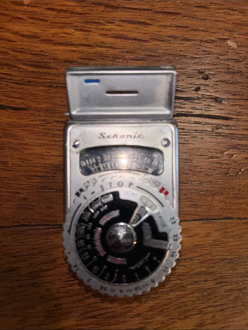 Sekonic L-6 Light Silver Light Meter - Compact Vintage Exposure Meter